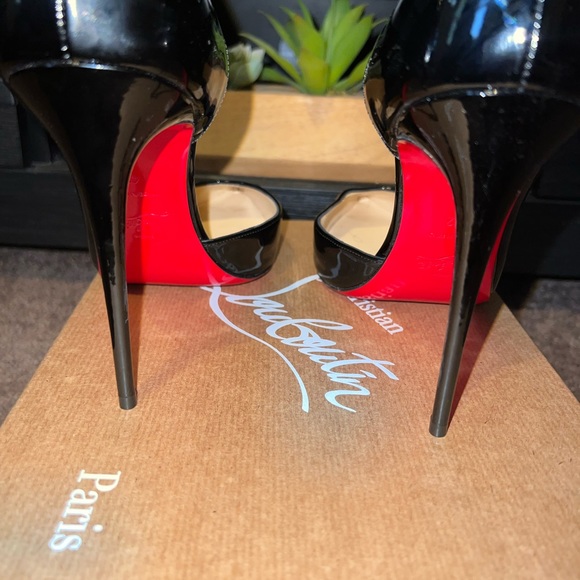 Brand New Never worn Christian louboutin Iriza size 42. - Picture 9 of 13